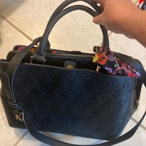 B Johnson Black Skull Tote, 3 color sections w multi-pockets throughout & scarf